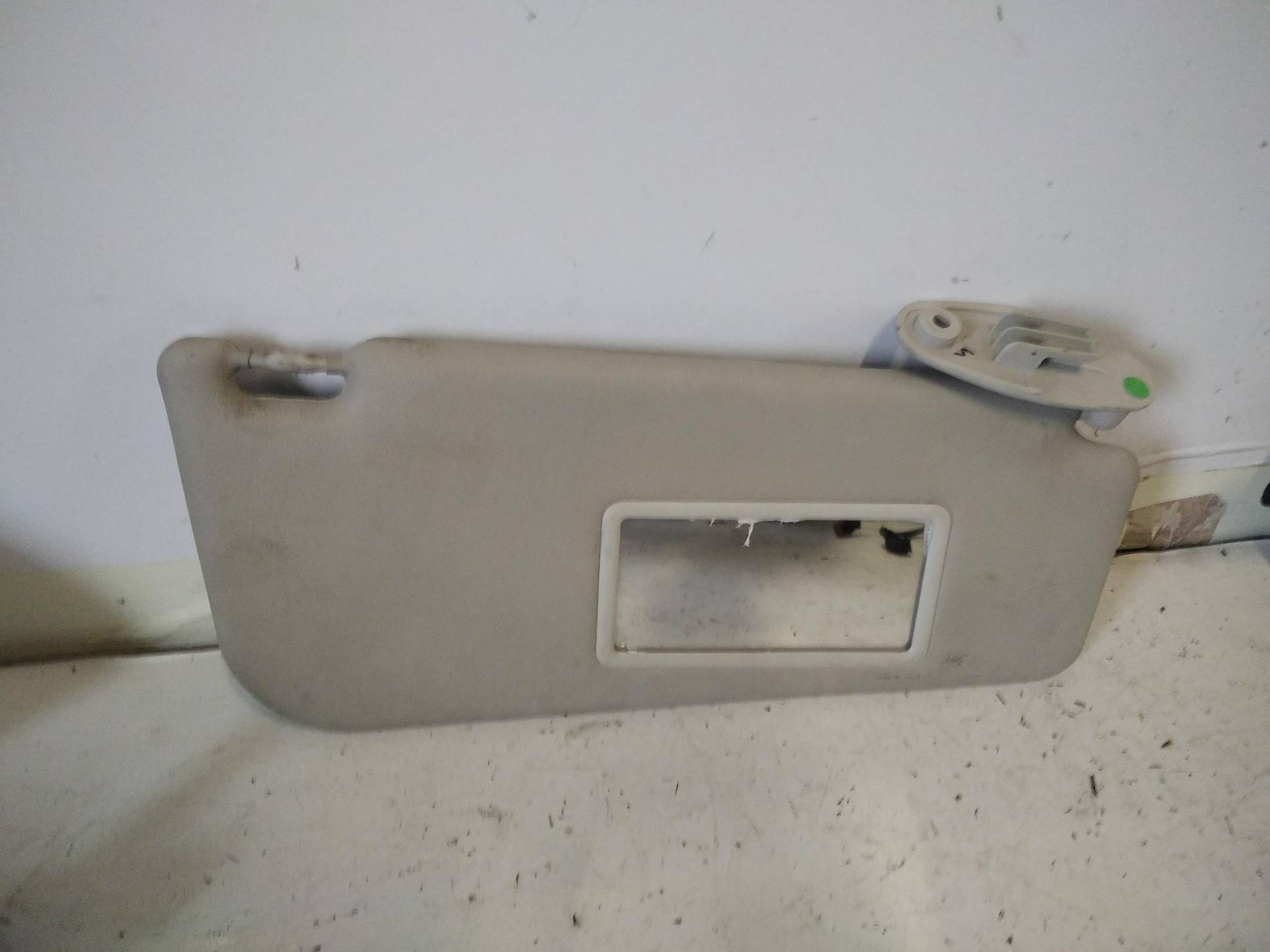 Aletta parasole parabrezza dx.